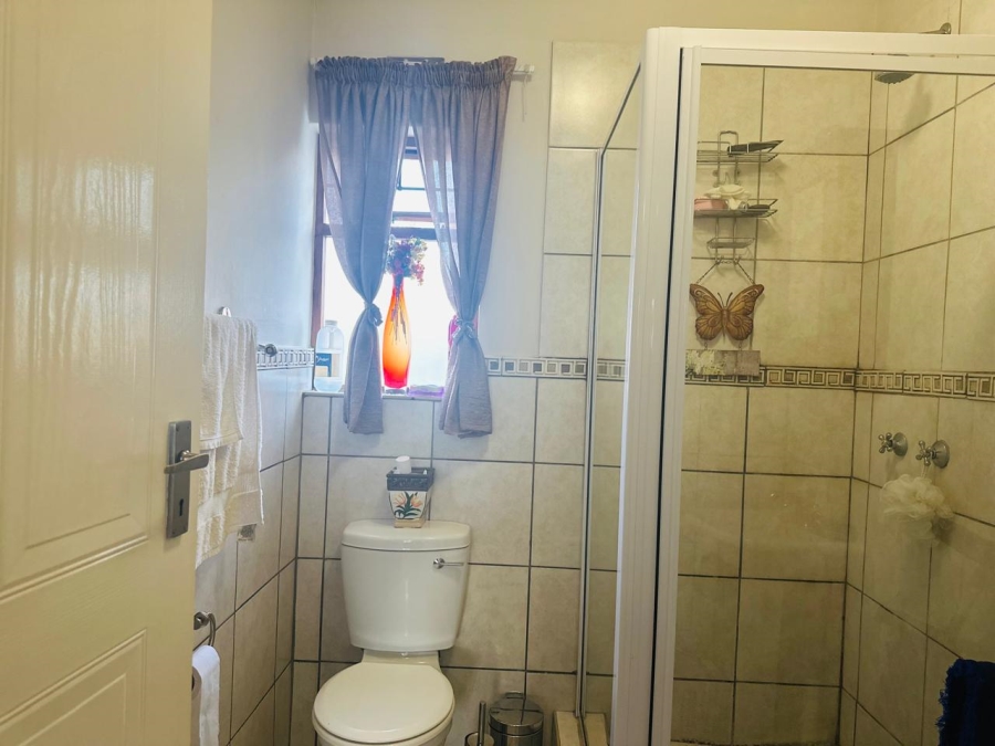 To Let 3 Bedroom Property for Rent in Hillside Free State